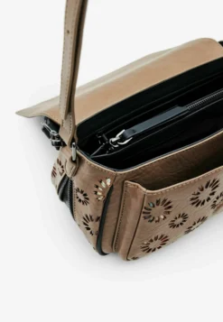 Desigual Midsize - Schoudertas - Brown 6 Desigual Midsize - Schoudertas - Brown -Desigual 03a4087b884949bd8e4020438339cf68 scaled