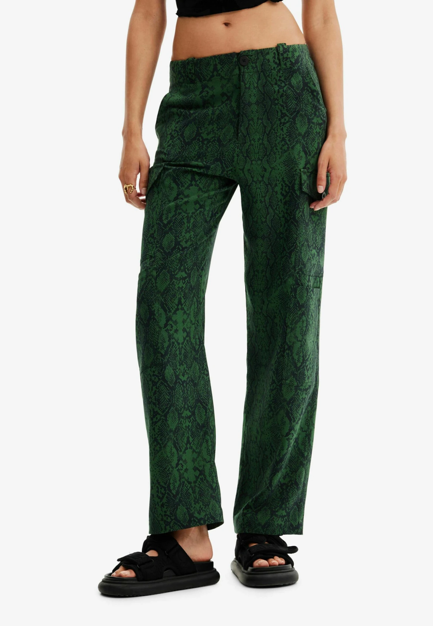 Desigual Cargobroek - Green 1 Desigual Cargobroek - Green