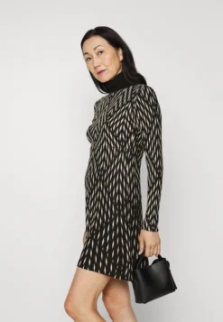 Desigual Geometric - Gebreide Jurk - Black 9 Desigual Geometric - Gebreide Jurk - Black -Desigual 104e93f05dd24a76b70ed52e1adf5fb2 scaled