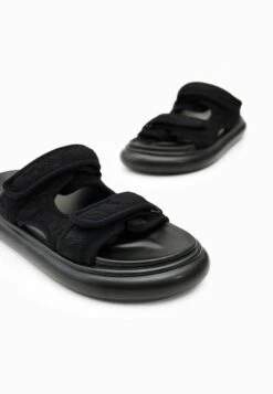 Desigual Embroided Red Straps Sandals - Muiltjes - Black 9 Desigual Embroided Red Straps Sandals - Muiltjes - Black -Desigual 160874a89cb54799a868a44ef7d71668