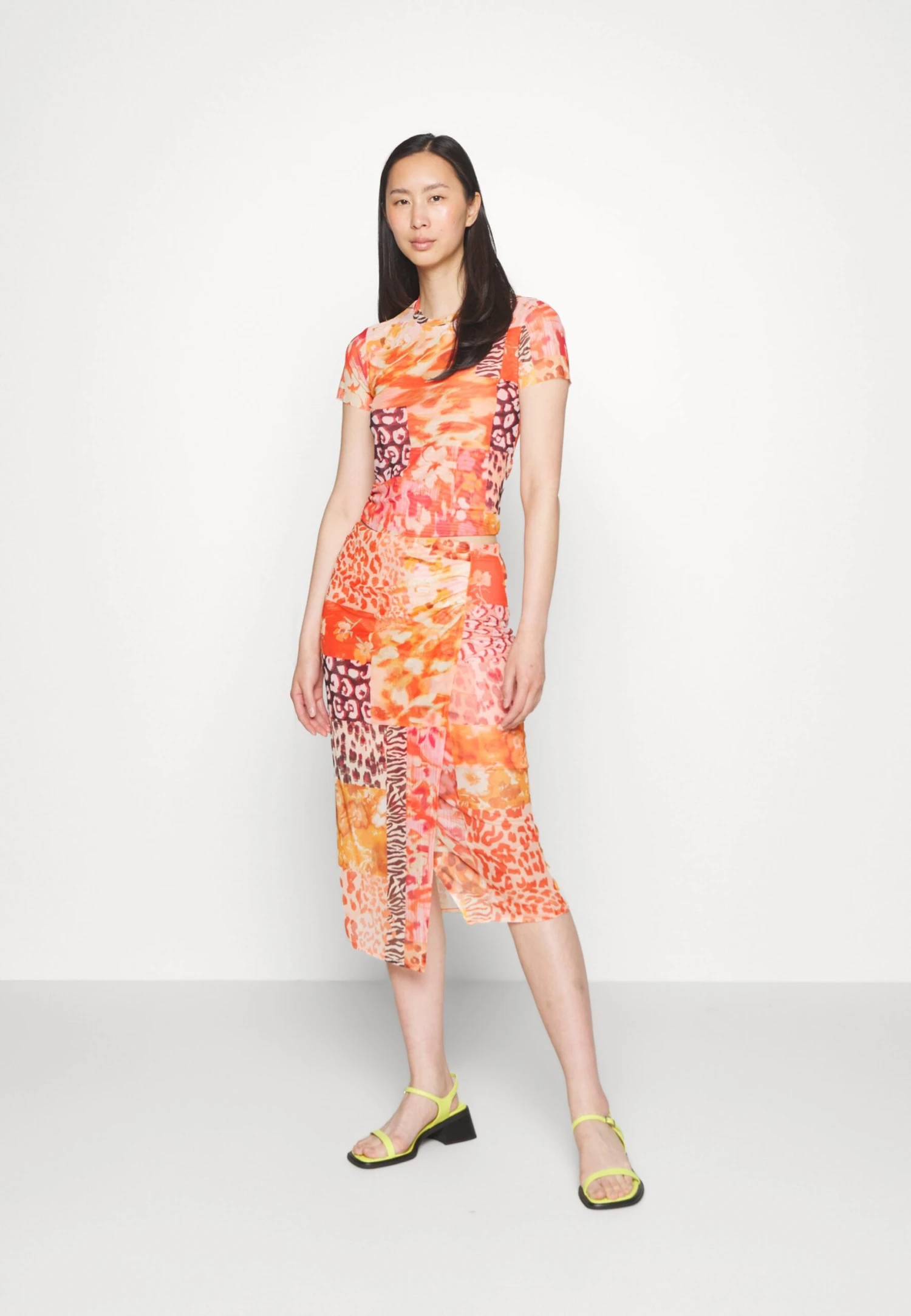 Desigual Fal Aria Patch - Wikkelrok - Orange 2 Desigual Fal Aria Patch - Wikkelrok - Orange - Afbeelding 2