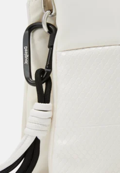 Desigual Bag Damas Dortmund Flap - Schoudertas - Crudo -Desigual 26823a5755d34231b31bc40eaa3c2668 scaled