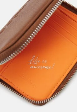 Desigual Mone Marisa - Portemonnee - Marron 7 Desigual Mone Marisa - Portemonnee - Marron -Desigual 28ad00eb17424e4d8f7c7a21a1d1b6f1