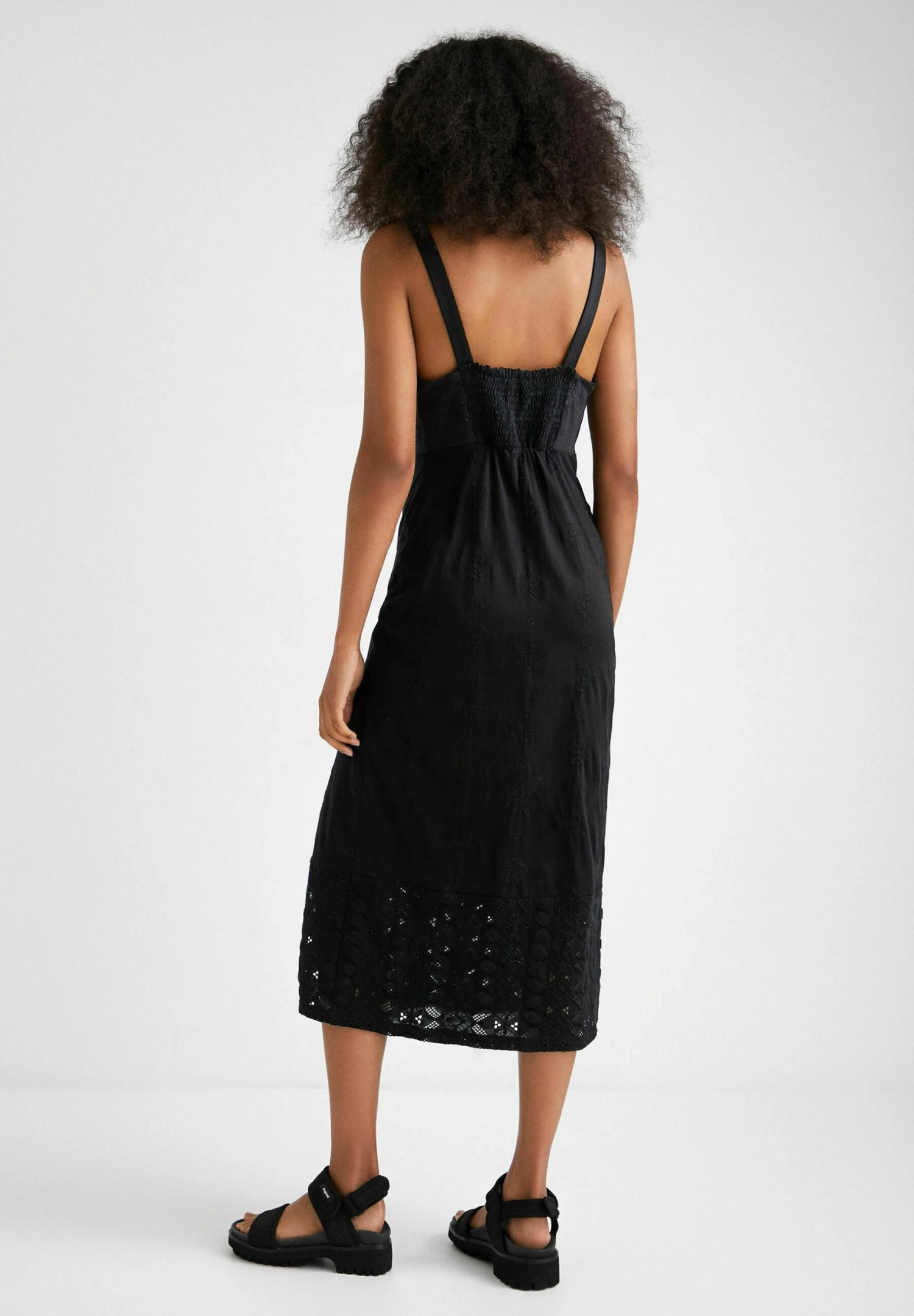 Desigual Embroidered Midi - Jurk - Black 3 Desigual Embroidered Midi - Jurk - Black - Afbeelding 3