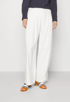 Desigual Pant Agueda - Broek - Ecru -Desigual 2d044cec7bae418b97cd6018acaa6dad scaled