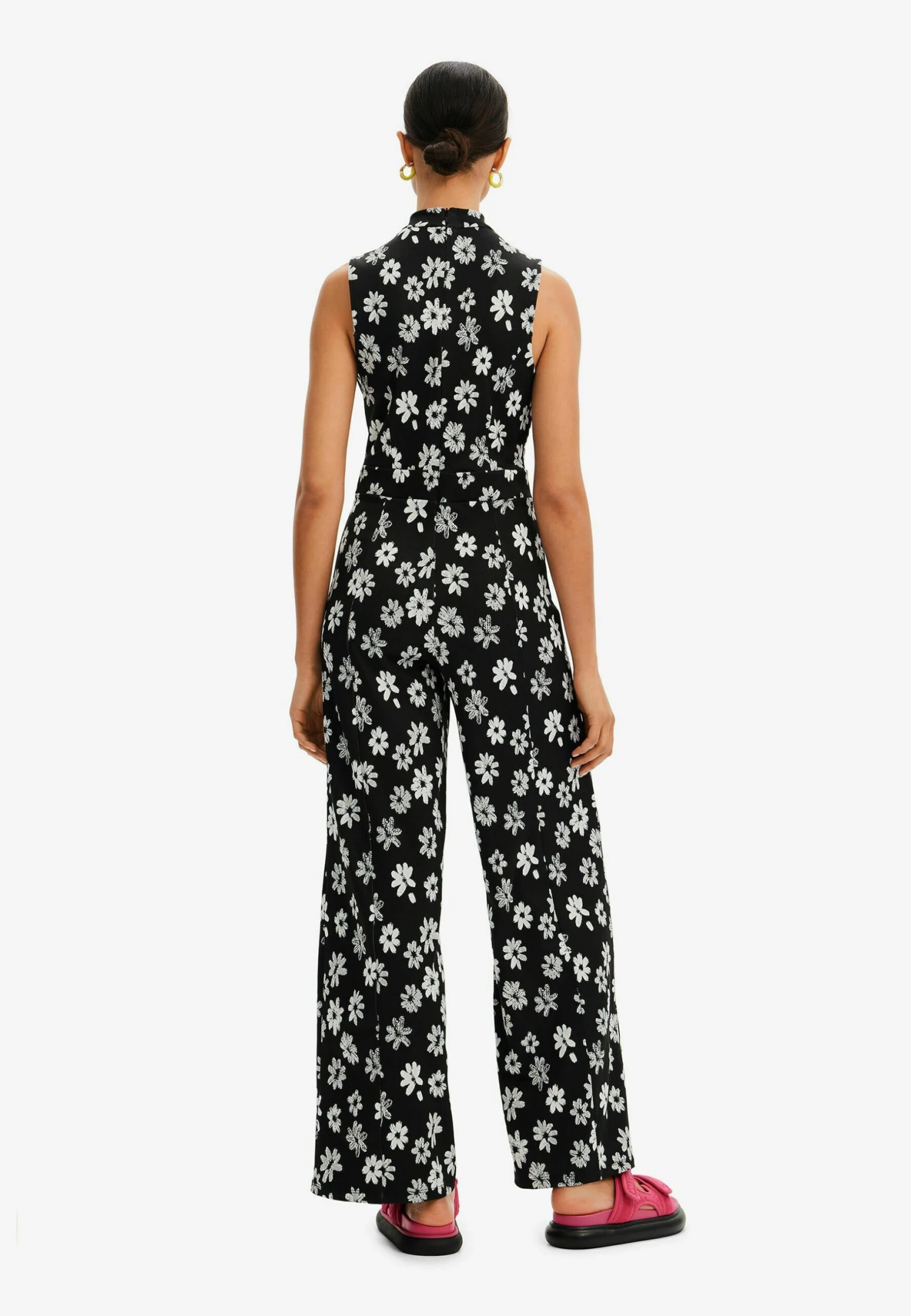 Desigual Contrast Floral Jumpsuit - Jumpsuit - Black 2 Desigual Contrast Floral Jumpsuit - Jumpsuit - Black - Afbeelding 2