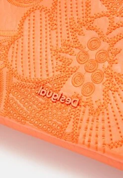 Desigual Alpha Dortmund Flap - Clutch - Naranja -Desigual 32543a392bbe49a3866f1c4ff7a9498e