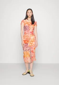 Desigual Patches - T-Shirt Print - Orange -Desigual 33edf4e34c5349afa3657f430b4d9161 scaled