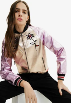 Desigual Metallic Bomber - Bomberjacks - Pink 8 Desigual Metallic Bomber - Bomberjacks - Pink -Desigual 36500c5619304fe1874e0ac5de8cadf9 scaled