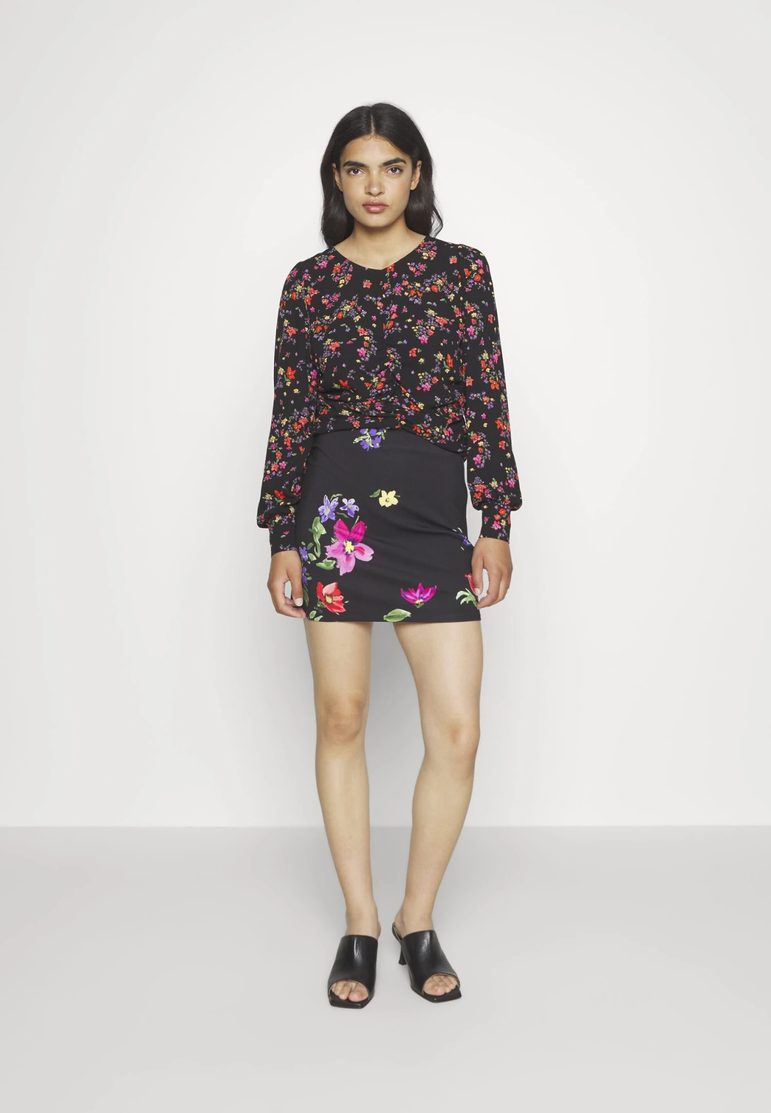 Desigual Flora - Minirok - Black 5 Desigual Flora - Minirok - Black - Afbeelding 5