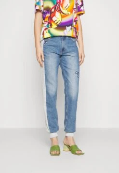 Desigual Lamar - Relaxed Fit Jeans - Denim Medium Wash 11 Desigual Lamar - Relaxed Fit Jeans - Denim Medium Wash -Desigual 3f76eb36257342ee89241fb17595af9d