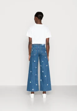 Desigual Margaritas - Flared Jeans - Denim Medium Wash -Desigual 40618e8864df40e5b7e9a0a5ee7d48bd scaled