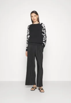 Desigual Limpopo - Trui - Black -Desigual 42359e4832aa45ad892e41adf7438217 scaled