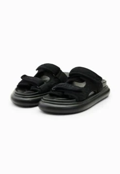 Desigual Embroided Red Straps Sandals - Muiltjes - Black 7 Desigual Embroided Red Straps Sandals - Muiltjes - Black -Desigual 47c14ba7a9df4401a63c68b0b96e134d