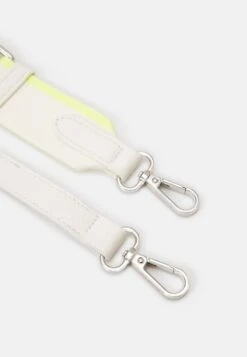 Desigual Half Logo Libia - Handtas - White 13 Desigual Half Logo Libia - Handtas - White -Desigual 4eef218ffc3e48be9e7aaade8d80d3b5