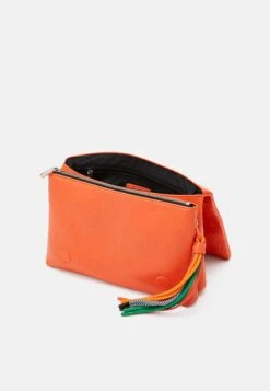 Desigual Alpha Dortmund Flap - Clutch - Naranja -Desigual 4f01cd2ccca14cdc8fc46510833b644b