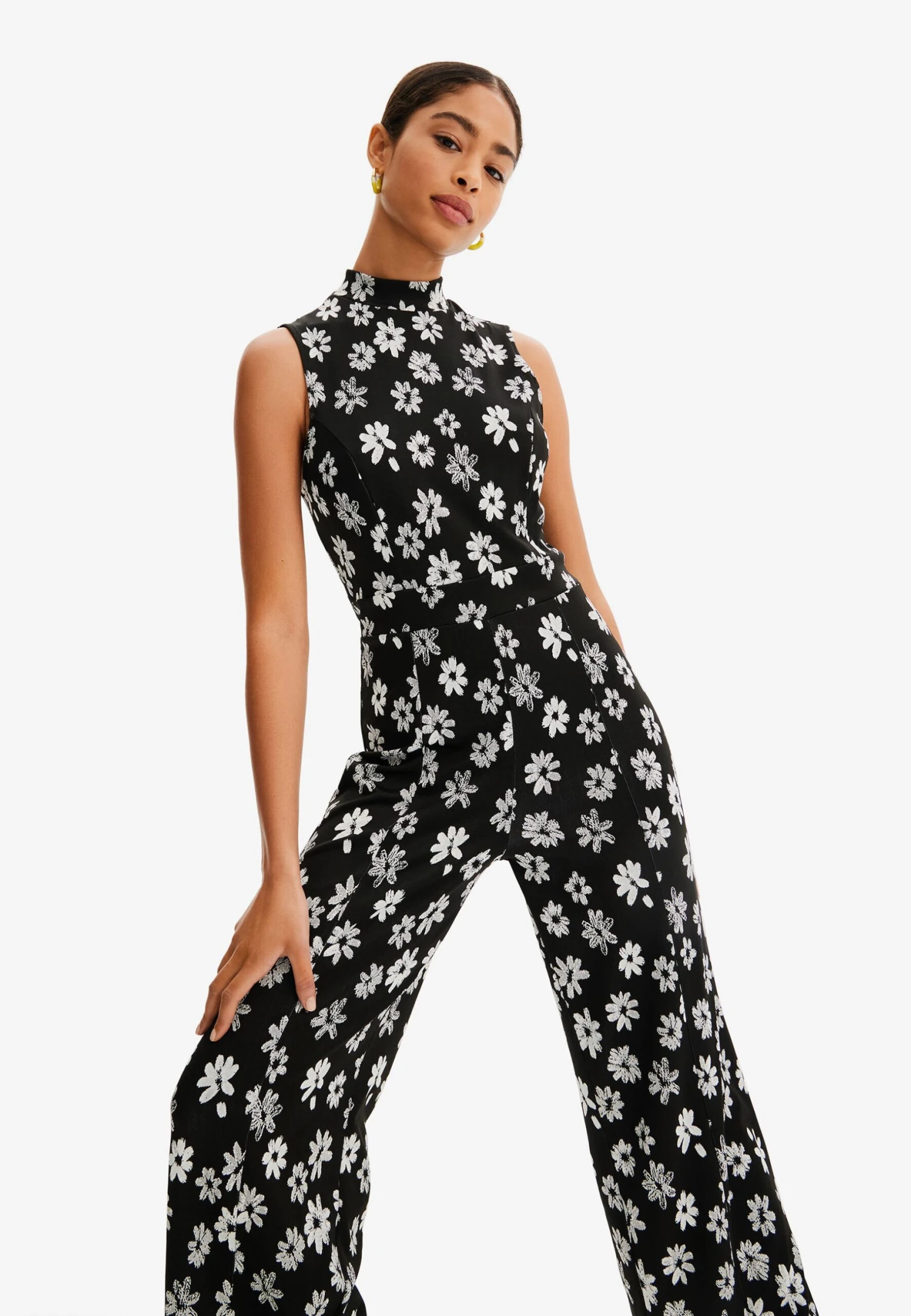 Desigual Contrast Floral Jumpsuit - Jumpsuit - Black 4 Desigual Contrast Floral Jumpsuit - Jumpsuit - Black - Afbeelding 4