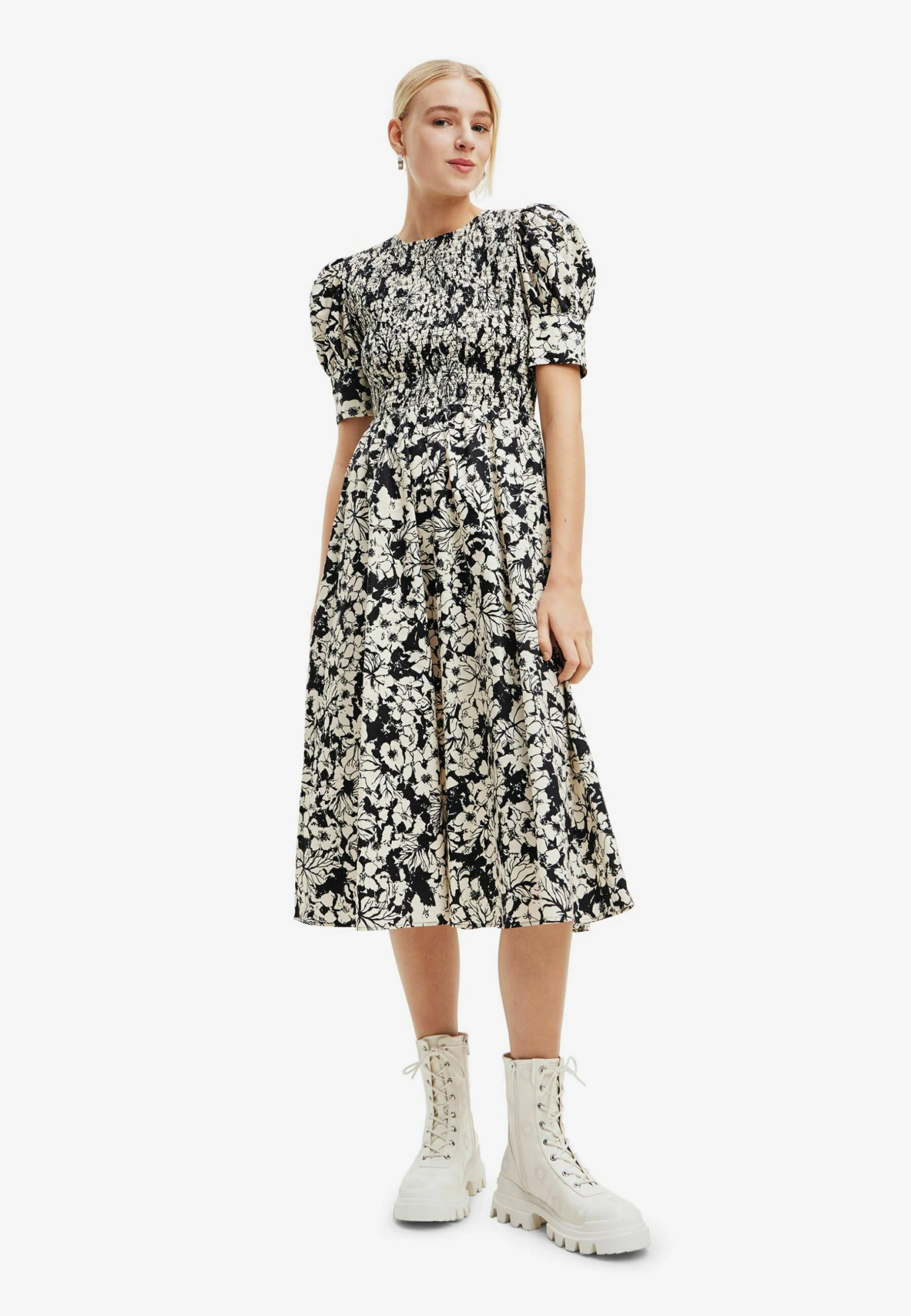 Desigual Floral- Jurk - Black 1 Desigual Floral- Jurk - Black