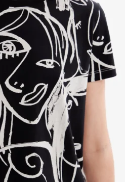 Desigual Contrasting Face - T-Shirt Print - Black -Desigual 56f701fea28347abbc2883ea712adc0a scaled
