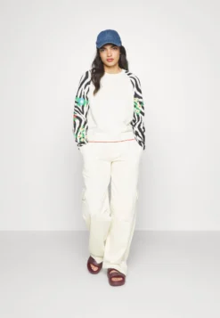 Desigual Pant Nevadi - Cargobroek - Raw -Desigual 5b9f367dbfaf4f49ba73534a344d57f2 scaled