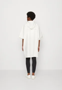 Desigual Poncho Psicolover Colima - Parka - Blanco Nieve -Desigual 6256d6aacda04968abd555cf8f401a50 scaled