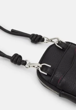 Desigual Mone Noa - Portemonnee - Black -Desigual 653652a2a42a4f2f8e1304443551a36c scaled