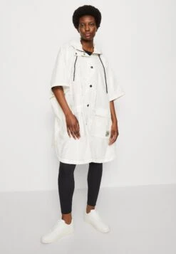 Desigual Poncho Psicolover Colima - Parka - Blanco Nieve 11 Desigual Poncho Psicolover Colima - Parka - Blanco Nieve -Desigual 664b6adabe2646fca60de1985bec7d50