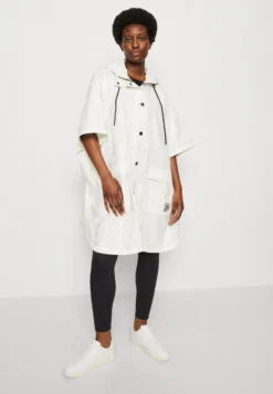 Desigual Poncho Psicolover Colima - Parka - Blanco Nieve -Desigual 664b6adabe2646fca60de1985bec7d50 scaled