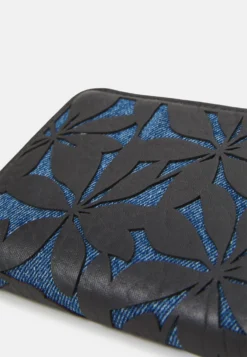 Desigual Mone Marisa - Portemonnee - Black 8 Desigual Mone Marisa - Portemonnee - Black -Desigual 681ab5791e97447d9a45c7ebd1a62c10 scaled