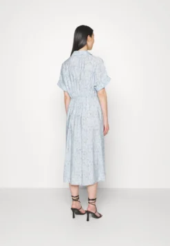 Desigual Damara - Jurk - Celeste -Desigual 6bfe6c544d374602a5ed3383daed41fa scaled