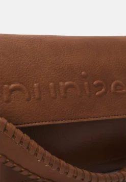 Desigual Half Logo Venecia - Handtas - Marron -Desigual 6c3e03ec958148a093d60c988bbaea9e scaled