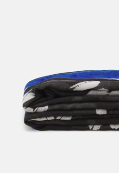 Desigual Arty Flower Rectangle - Halsdoek - Black -Desigual 6da0d90404654dee9a8e1618b240d0d8 scaled