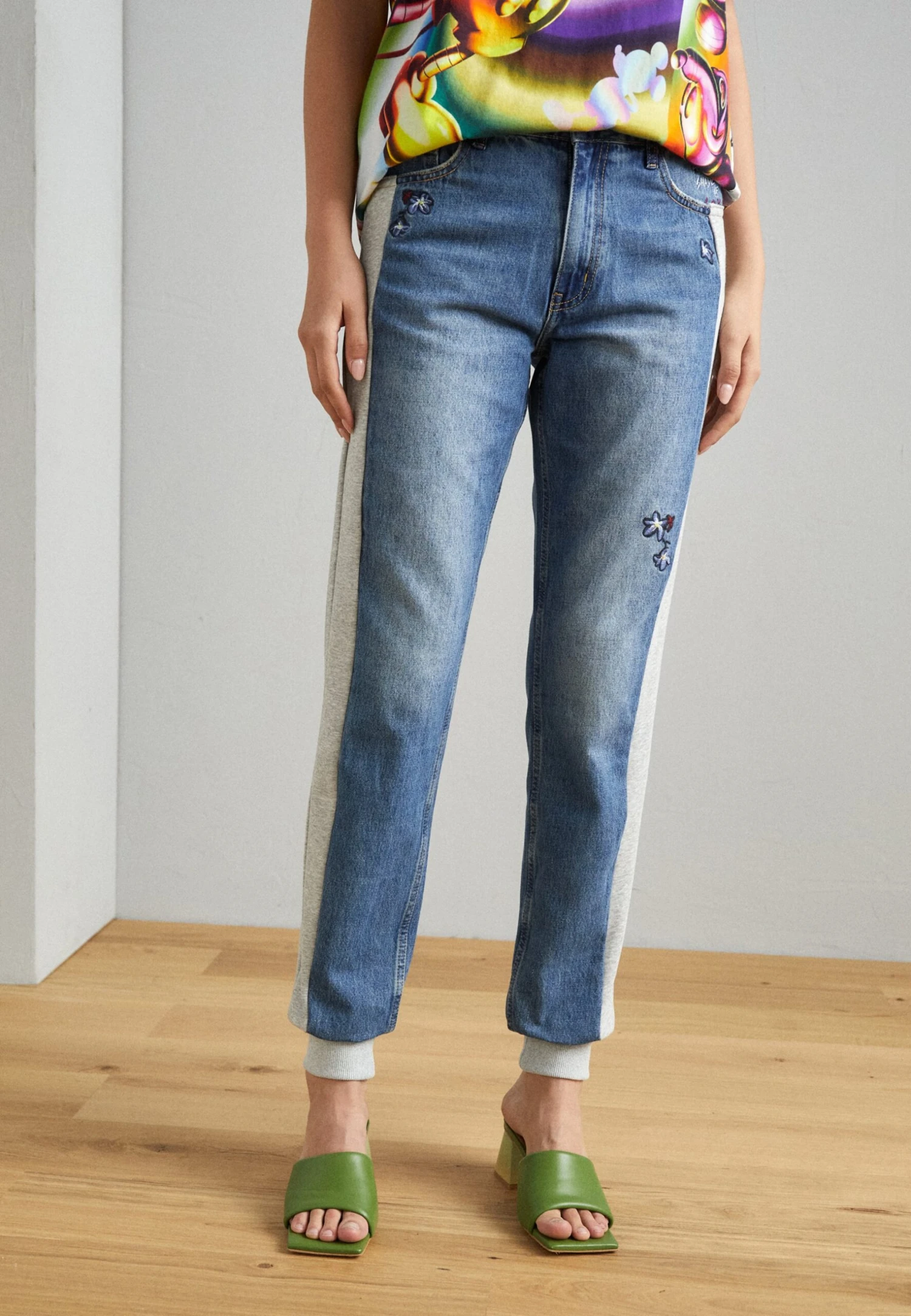 Desigual Lamar - Relaxed Fit Jeans - Denim Medium Wash 1 Desigual Lamar - Relaxed Fit Jeans - Denim Medium Wash