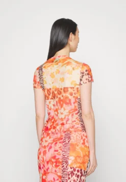 Desigual Patches - T-Shirt Print - Orange -Desigual 7acaffca368843af88eb5c420c7837c3 scaled