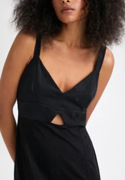 Desigual Embroidered Midi - Jurk - Black 9 Desigual Embroidered Midi - Jurk - Black -Desigual 7e1c3840642147808c334dd8289e7ced scaled