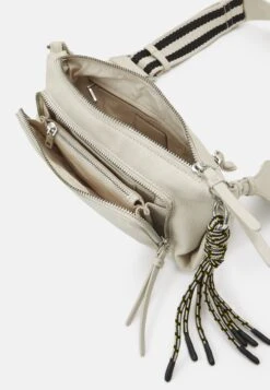 Desigual Half Logo Urus - Handtas - White -Desigual 7ea25d23a5e649eba9cf4e5afc240f23