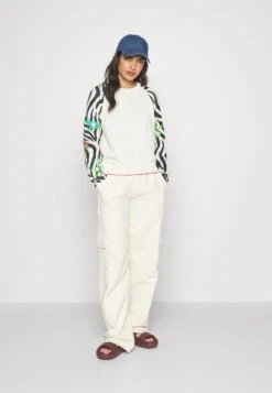 Desigual Rin - Trui - White -Desigual 80560fa2db6b4c05b8a8528f94732a90