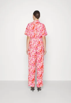 Desigual Dora - Jumpsuit - Carmin -Desigual 80eaad8859034b36a614f160e60f83b0 scaled