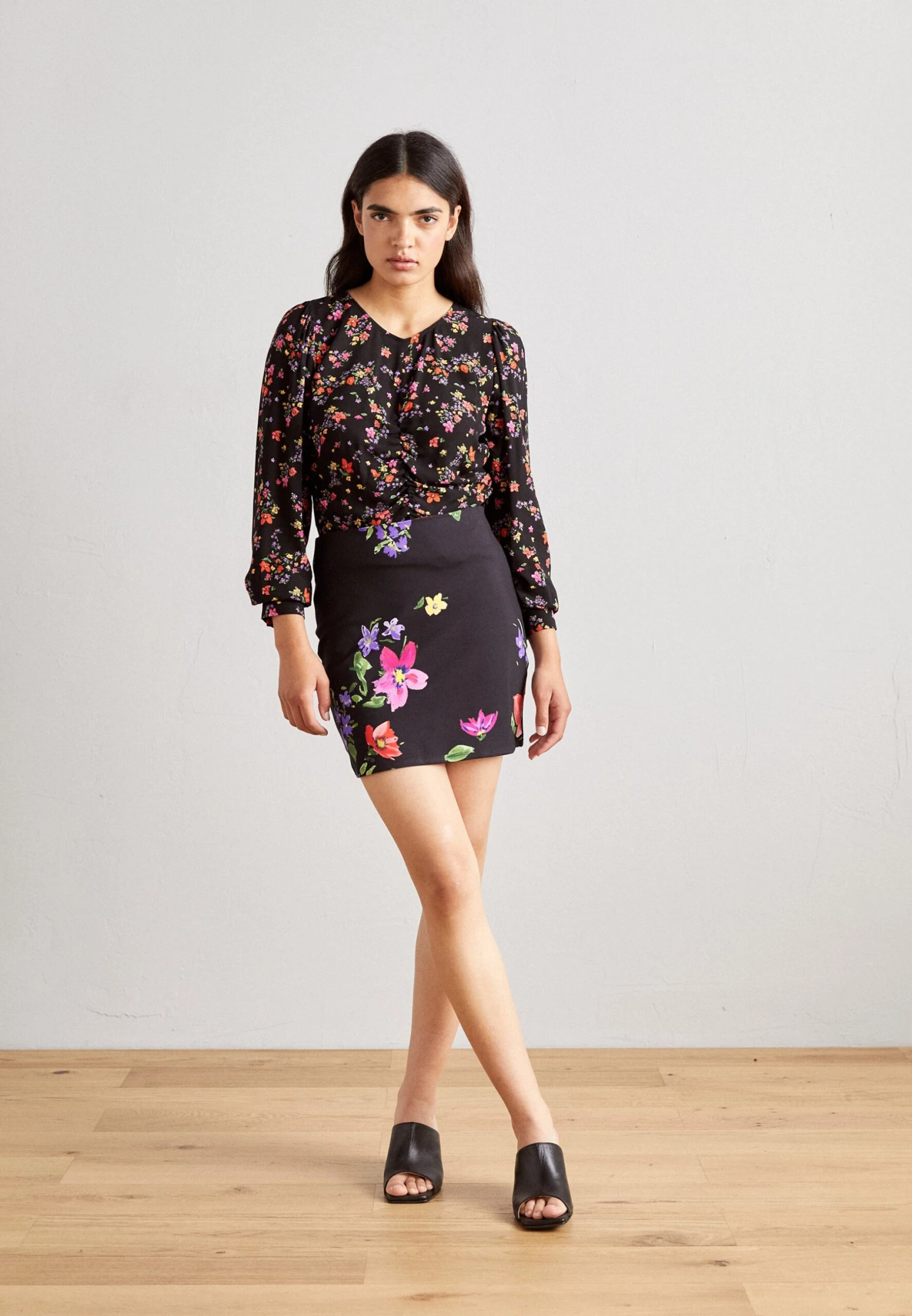 Desigual Flora - Minirok - Black 2 Desigual Flora - Minirok - Black - Afbeelding 2