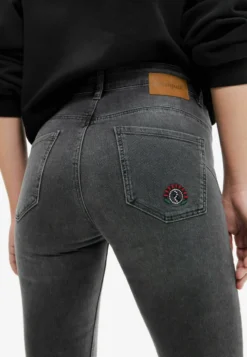 Desigual Jeans Skinny Fit - Black -Desigual 83266dd3a21949d6b7299236ea33ba2d scaled