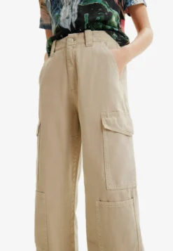 Desigual Long Cargo - Cargobroek - Beige -Desigual 8505e4dc3cfb4f90a09957c6ef3b8378 scaled