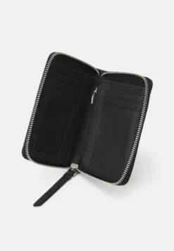 Desigual Mone Onyx Marisa - Portemonnee - Black 7 Desigual Mone Onyx Marisa - Portemonnee - Black -Desigual 8718add280794ab3919e87c96b923843 scaled