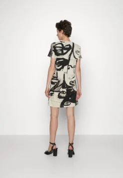 Desigual Vest_Mariscal_Face - Blousejurk - Brown 10 Desigual Vest_Mariscal_Face - Blousejurk - Brown -Desigual 8801ea9d0d79410e92962b1ae53db513 scaled