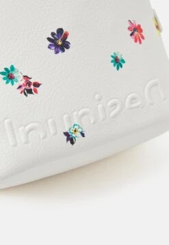 Desigual Fresia Mombasa Mini - Rugzak - White 9 Desigual Fresia Mombasa Mini - Rugzak - White -Desigual 890fe23a24fc4e24bb2e66b4f2ca4f14