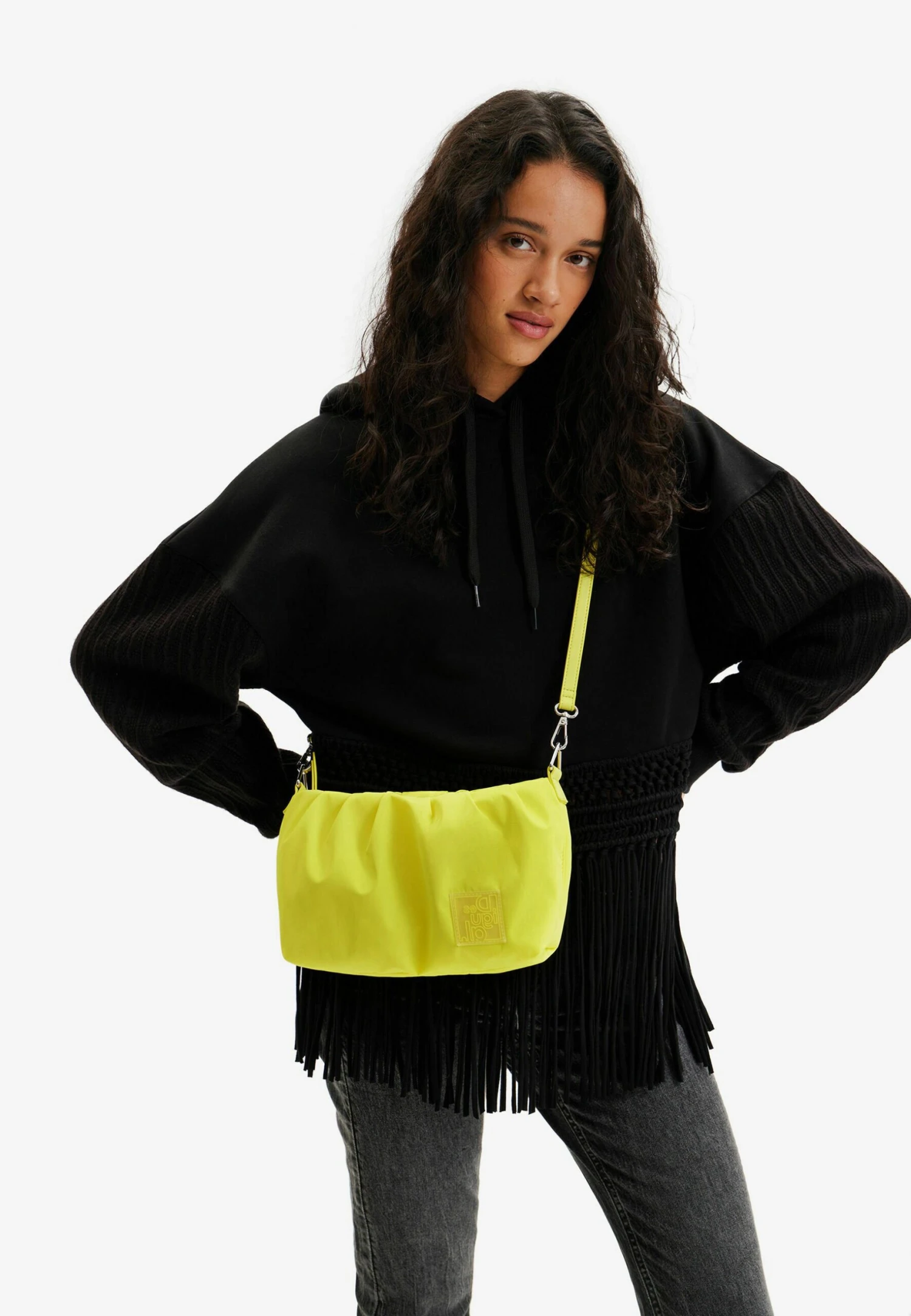 Desigual Midsize Crossbody With Trekking Strap - Handtas - Yellow 1 Desigual Midsize Crossbody With Trekking Strap - Handtas - Yellow