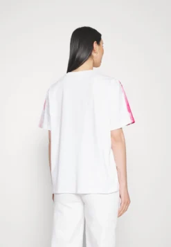 Desigual Pinka - T-Shirt Print - White 11 Desigual Pinka - T-Shirt Print - White -Desigual 94563d6ce0b34d9d9f21e8f70085cbcc scaled