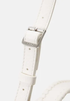 Desigual Half Logo Libia - Handtas - White 12 Desigual Half Logo Libia - Handtas - White -Desigual 9488bd8bf8d64c77aa6ffb35e734d83e scaled