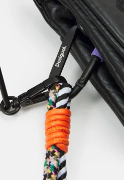 Desigual Alpha Dortmund Flap - Schoudertas - Black -Desigual 972f2e4d6f794ddda4693ac8243e472e scaled