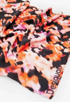 Desigual Abstract Rectangular - Sjaal - Red -Desigual 99b653a15c8647acb0a23d4fede944c6 scaled