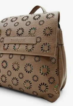 Desigual Small Die Cut - Rugzak - Brown 7 Desigual Small Die Cut - Rugzak - Brown -Desigual 9da59dc7043c4ddab0ad3cee0dfb78e4